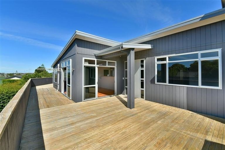 Photo of property in 37 Gledstane Road, Stanmore Bay, Whangaparaoa, 0932
