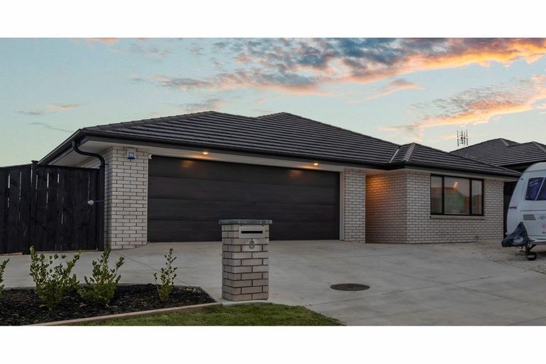 Photo of property in 8 Calder Crescent, Pokeno, 2402