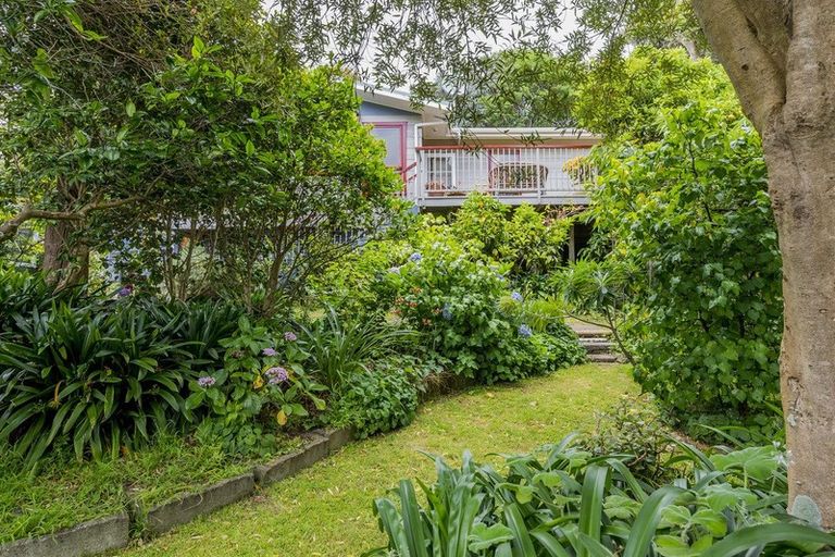 Photo of property in 5 Sunset Terrace, Waikanae Beach, Waikanae, 5036