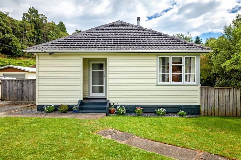 Photo of property in 124 Tipahi Street, Nelson South, Nelson, 7010