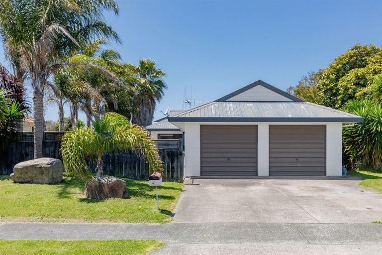 Photo of property in 11 Checketts Place, Papamoa Beach, Papamoa, 3118