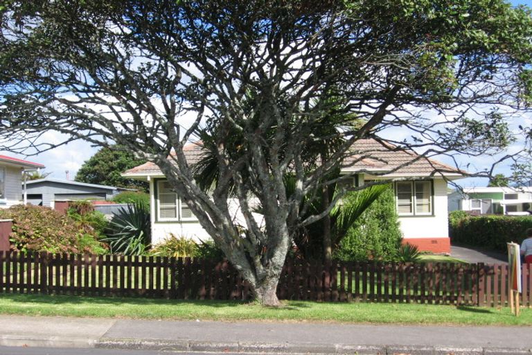Photo of property in 1/22 Strid Road, Te Atatu South, Auckland, 0610