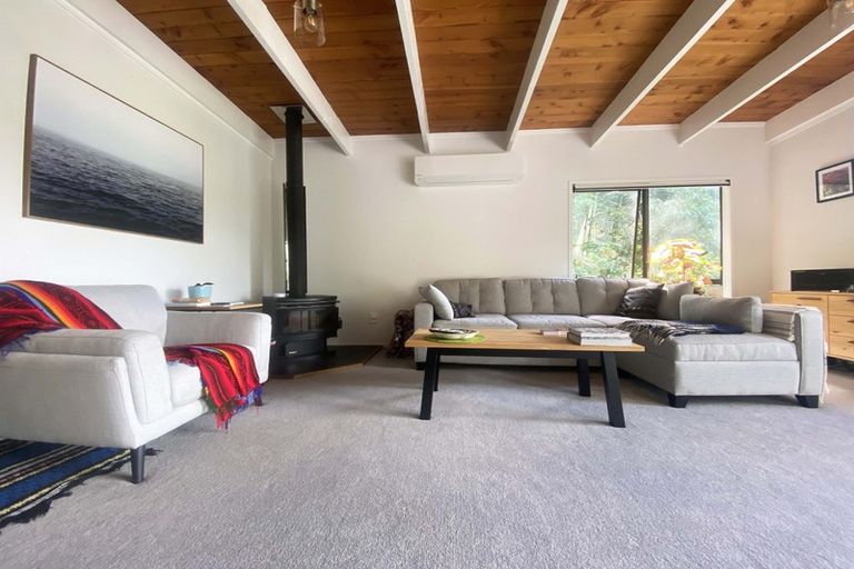 Photo of property in 43 Wirihana Road, Titirangi, Auckland, 0604