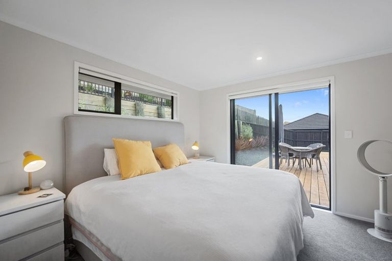 Photo of property in 12 Porokaiwhiri Avenue, Helensville, 0800