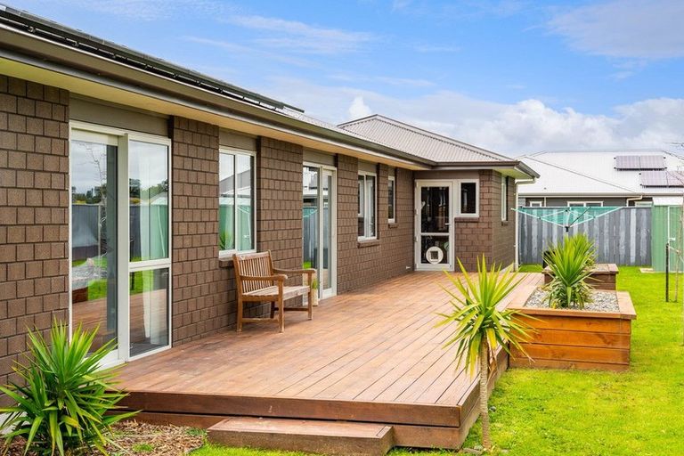 Photo of property in 1 Routhan Way, Carterton, 5713