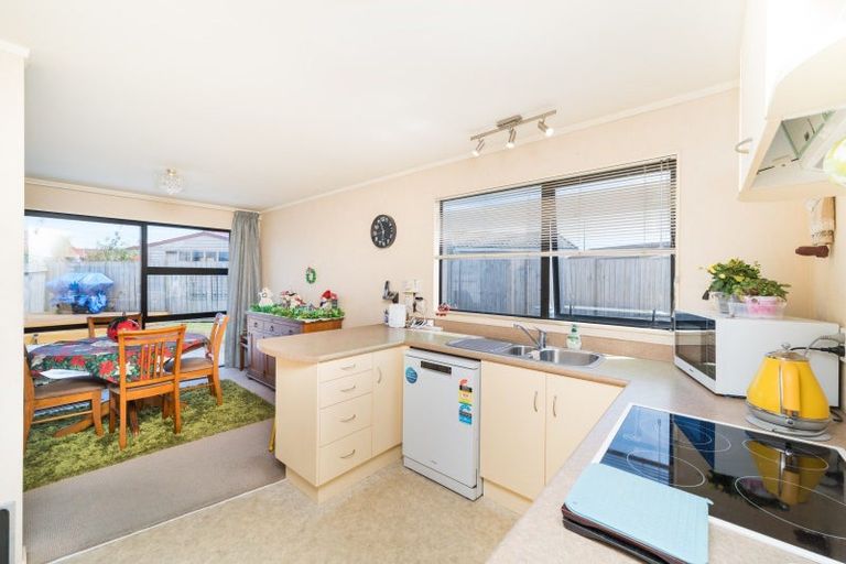Photo of property in 14 Jordan Way, Kelvin Grove, Palmerston North, 4414