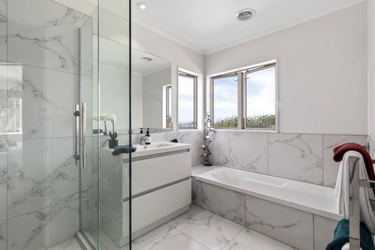 Photo of property in 26 Bundoran Way, Pinehill, Auckland, 0632