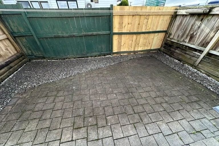 Photo of property in 4/89 Portage Road, New Lynn, Auckland, 0600