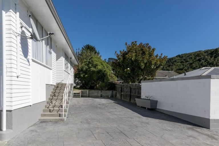 Photo of property in 29 Mahinawa Street, Takapuwahia, Porirua, 5022