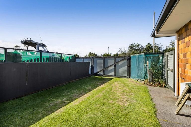Photo of property in 2 Heaphy Road, Opunake, 4616