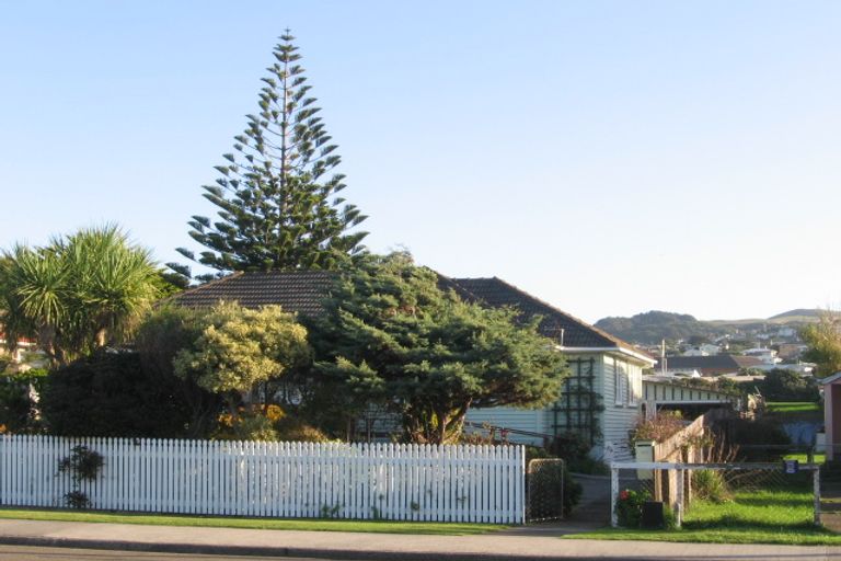 Photo of property in 84 Main Road, Titahi Bay, Porirua, 5022