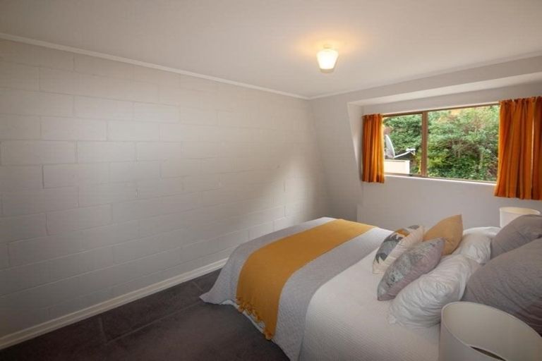 Photo of property in 95 Churton Drive, Churton Park, Wellington, 6037