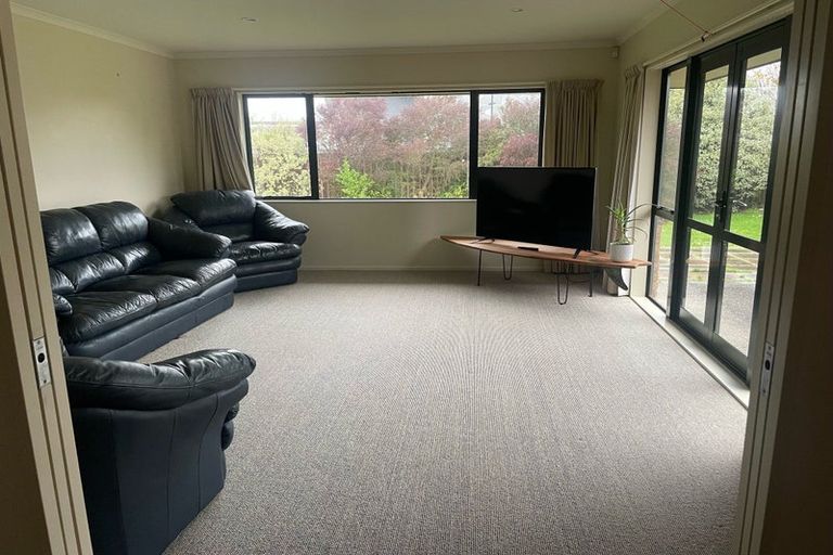 Photo of property in 7 Ron Place, Fitzherbert, Palmerston North, 4410