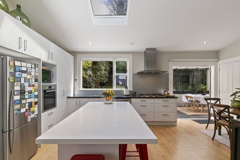 Photo of property in 84 Glenmore Street, Northland, Wellington, 6012