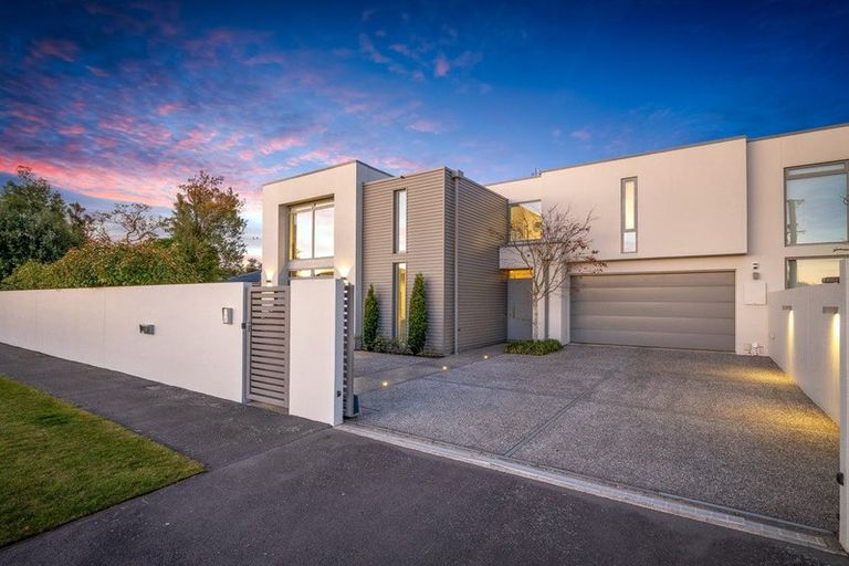Photo of property in 10 Garreg Road, Fendalton, Christchurch, 8052
