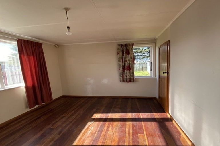 Photo of property in 11 Hinemoa Street, Levin, 5510