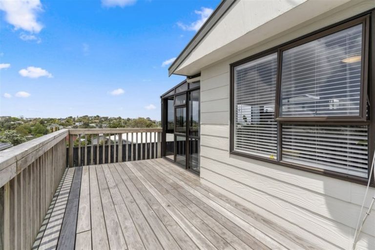 Photo of property in 28 Elizabeth Drive, West Harbour, Auckland, 0618