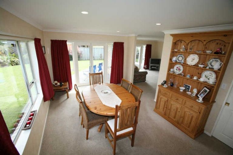 Photo of property in 5 Lourie Way, Fitzherbert, Palmerston North, 4410