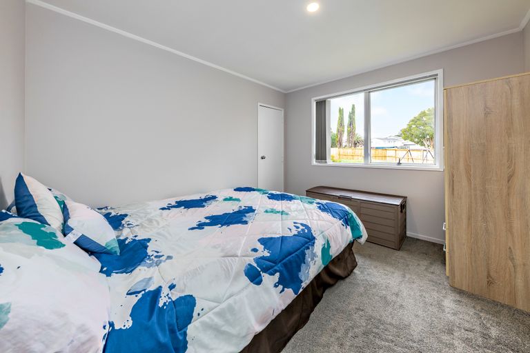 Photo of property in 11 Hinton Place, Weymouth, Auckland, 2103