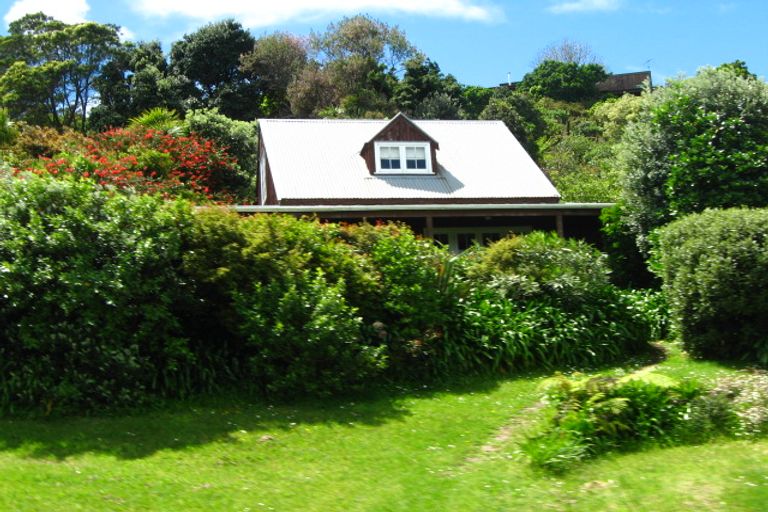 Photo of property in 4 Zita Avenue, Matakatia, Whangaparaoa, 0930
