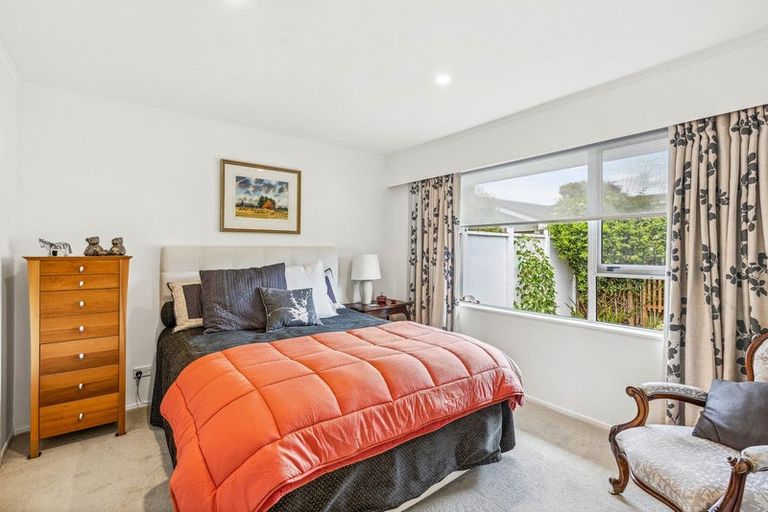 Photo of property in 2 Rewarewa Crescent, Waikanae, 5036