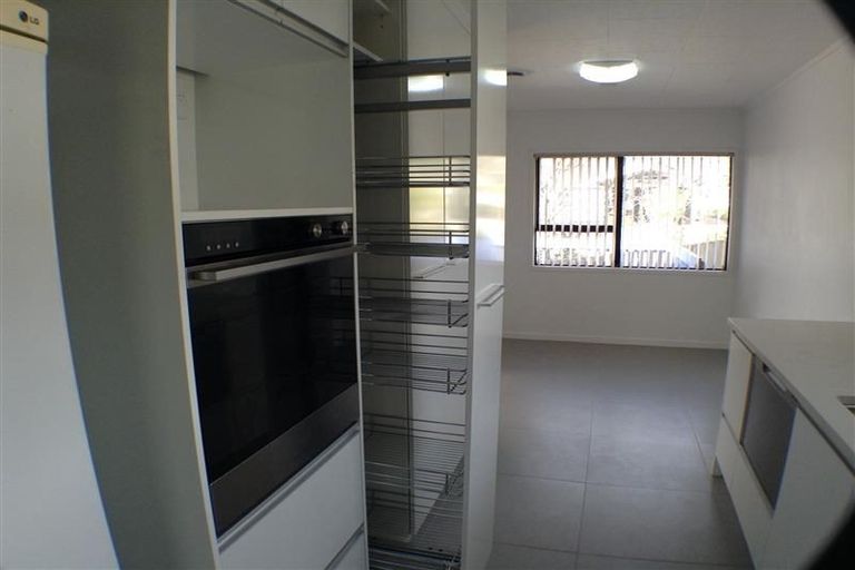 Photo of property in 11 Santiago Crescent, Unsworth Heights, Auckland, 0632