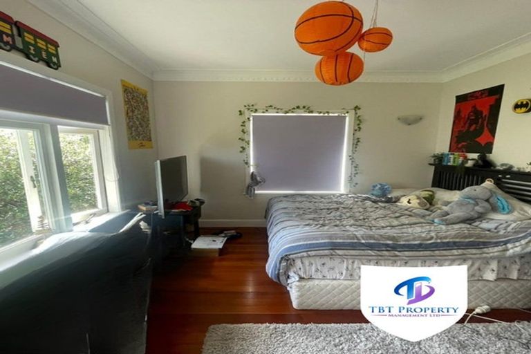 Photo of property in 12a Beach Road, Mellons Bay, Auckland, 2014