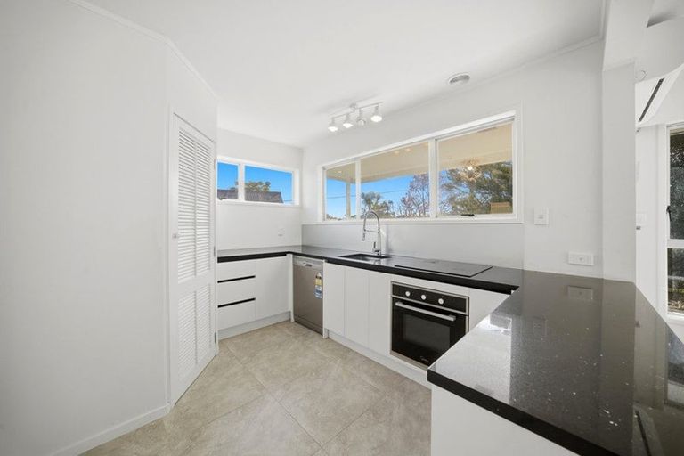 Photo of property in 3/70 Kaurilands Road, Titirangi, Auckland, 0604