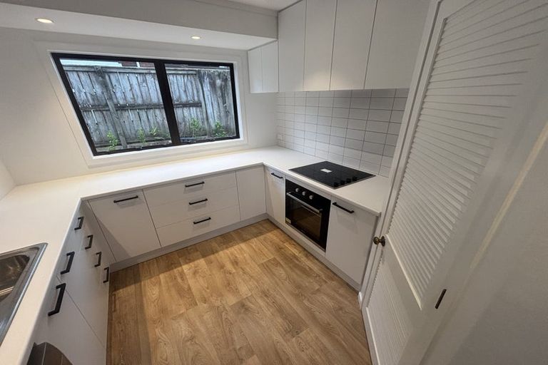 Photo of property in 14 Mark Edward Drive, Half Moon Bay, Auckland, 2012