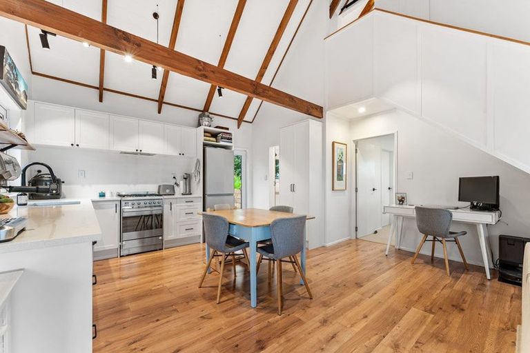 Photo of property in 6a D'oyly Drive, Stanmore Bay, Whangaparaoa, 0932