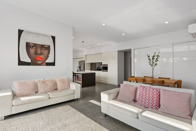 Photo of property in 2 Makura Drive, Papamoa Beach, Papamoa, 3118