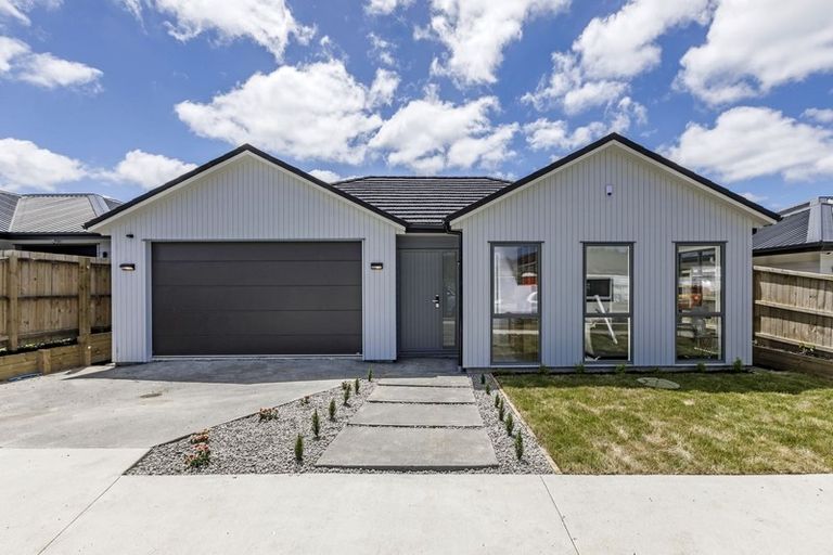 Photo of property in 26 Vinistra Road, Kumeu, 0810