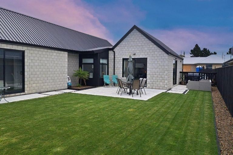 Photo of property in 4 Pahua Street, Pegasus, 7612