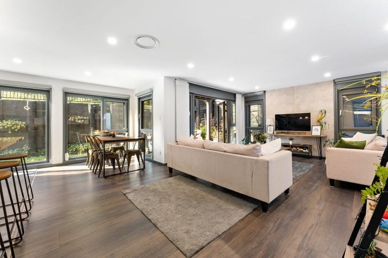 Photo of property in 48a Peter Terrace, Castor Bay, Auckland, 0620