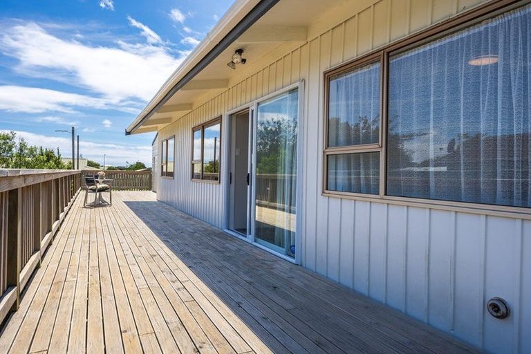 Photo of property in 18 Hicks Crescent, Waikanae Beach, Waikanae, 5036