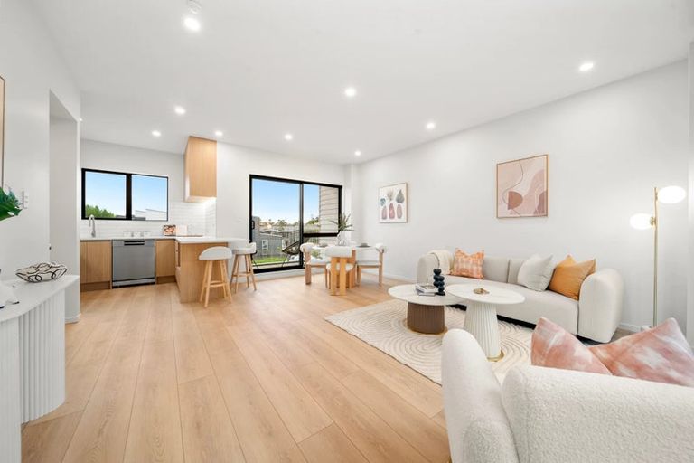 Photo of property in 1/13 Rengarenga Rise, Fairview Heights, Auckland, 0632