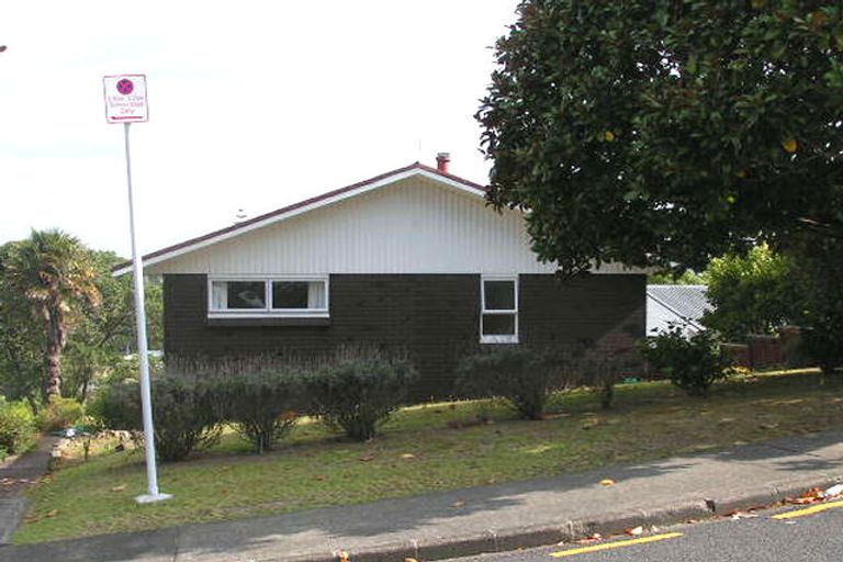 Photo of property in 98 Bond Crescent, Forrest Hill, Auckland, 0620