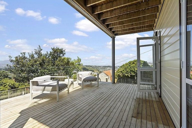 Photo of property in 15 Mills Road, Brooklyn, Wellington, 6021