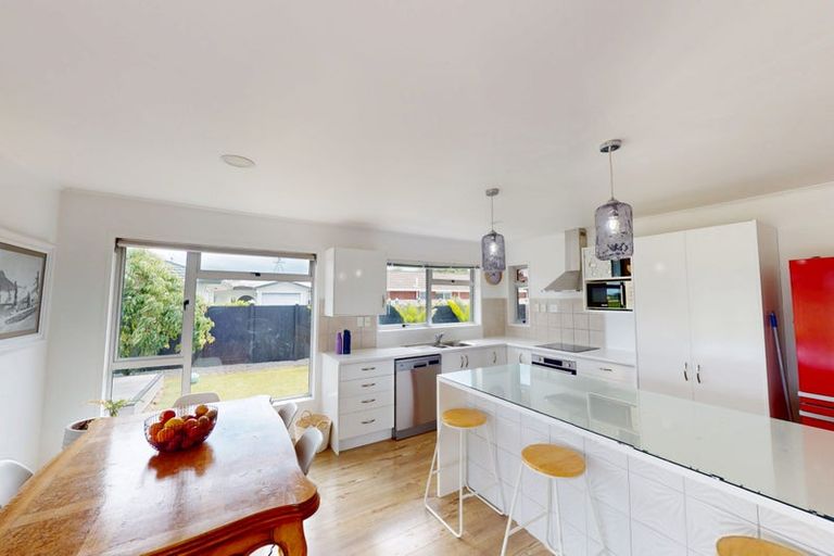 Photo of property in 21 Meadowbrook Drive, Cloverlea, Palmerston North, 4412