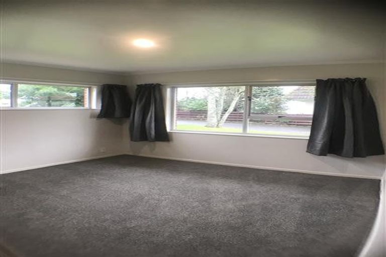 Photo of property in 1/48 View Road, Henderson, Auckland, 0612