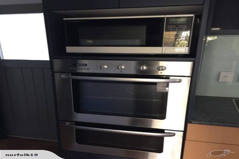 Photo of property in 98 Melbourne Road, Island Bay, Wellington, 6023