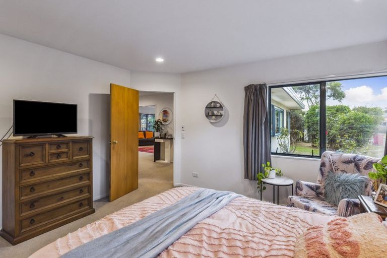 Photo of property in 8 Leigh Place, Paraparaumu Beach, Paraparaumu, 5032
