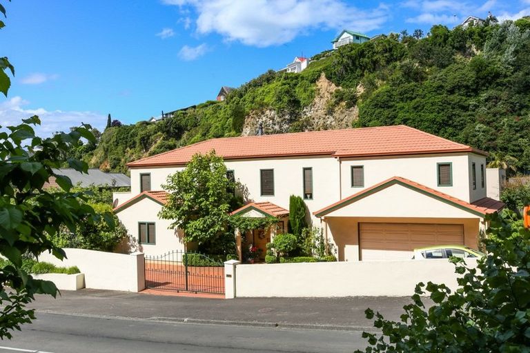 Photo of property in 131 Milton Road, Bluff Hill, Napier, 4110