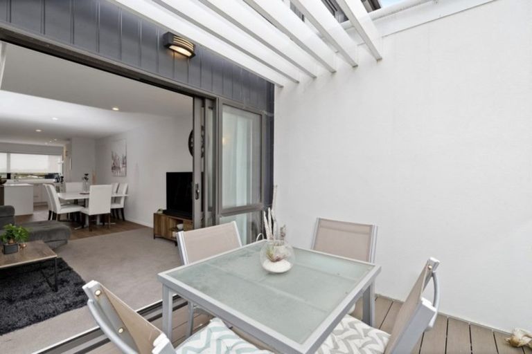 Photo of property in 10 Carder Court, Hobsonville, Auckland, 0618