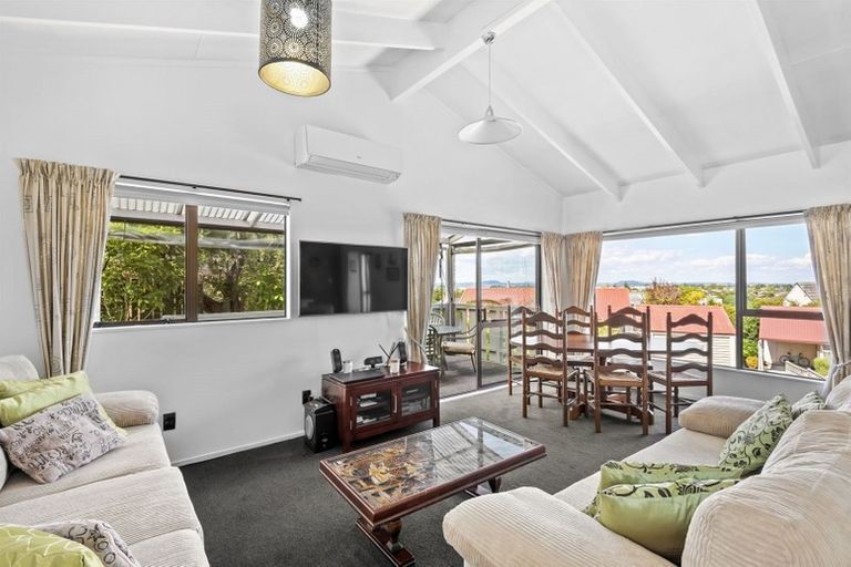 Photo of property in 12 Da Vinci Place, West Harbour, Auckland, 0618