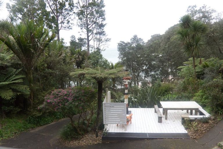 Photo of property in 128 Otitori Bay Road, Titirangi, Auckland, 0604