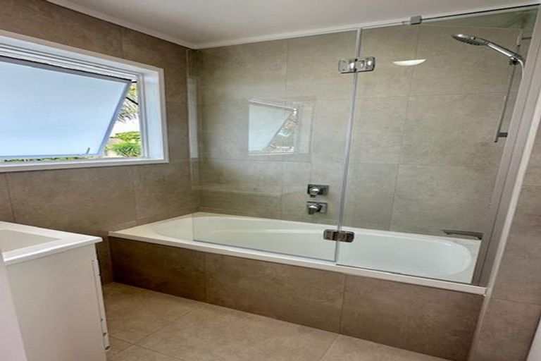 Photo of property in 6/133 Shakespeare Road, Milford, Auckland, 0620