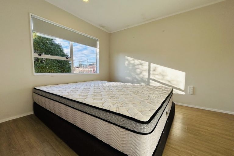 Photo of property in 15 Lyford Crescent, Sunnynook, Auckland, 0620