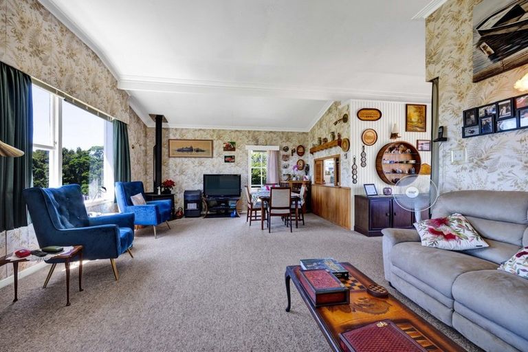 Photo of property in 24 Tarahua Road, Vogeltown, New Plymouth, 4310