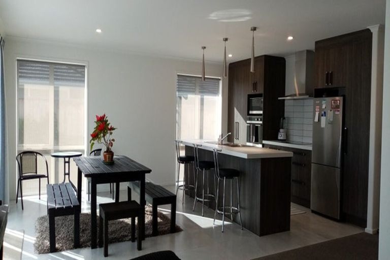 Photo of property in 11 Kaurinui Crescent, One Tree Point, 0118